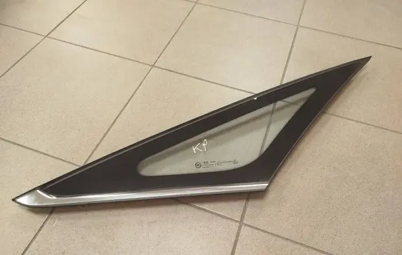 KIA Carens III Front door vent window glass four-door 43R000083