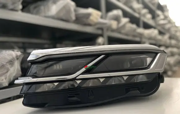 Volkswagen Touareg III Headlight/headlamp 1941081