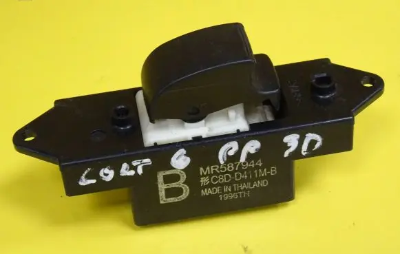 Mitsubishi Colt Electric window control switch MR587944