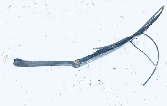 Hyundai Lantra I Front wiper blade arm 1951kwb