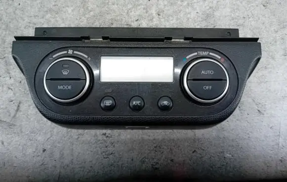 Suzuki Swift I Climate control/heater control trim 