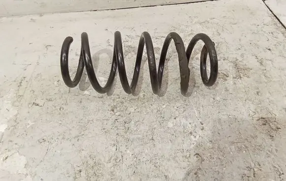Toyota Auris 150 Rear coil spring