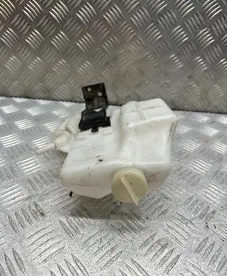 Honda CR-V Windshield washer fluid reservoir/tank