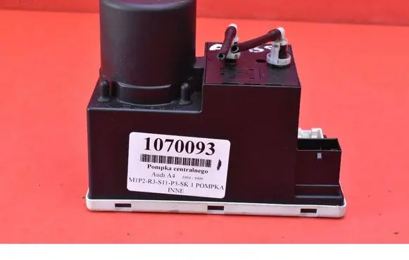 Audi A4 S4 B5 8D Central locking vacuum pump 8L0862257E