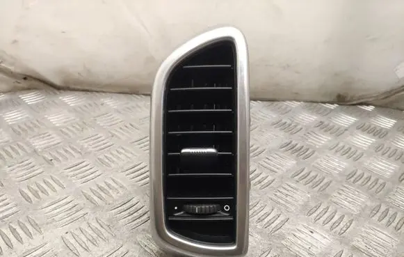 Porsche Cayenne (92A) Dashboard air vent grill cover trim 7P5819704A