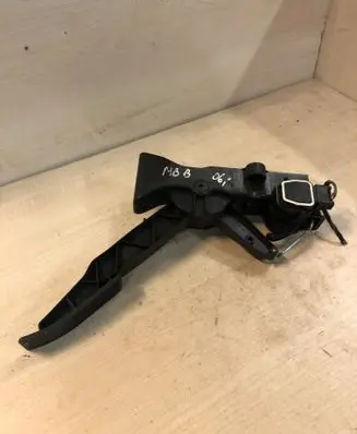 Mercedes-Benz B W245 Accelerator throttle pedal A1693000104