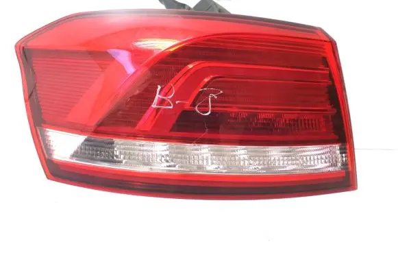 Volkswagen PASSAT B8 Rear/tail lights