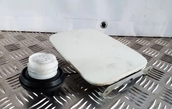 Nissan Juke I F15 Fuel tank cap