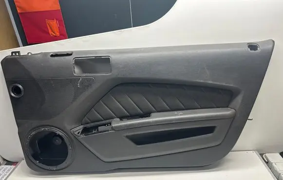 Ford Mustang V Front door card panel trim Vpar3x19a068 DR336323942BP DR336323942