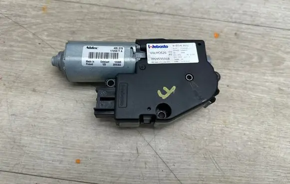 Volkswagen Touareg II Sunroof motor/actuator 7P0959591B 1654860 WPD526
