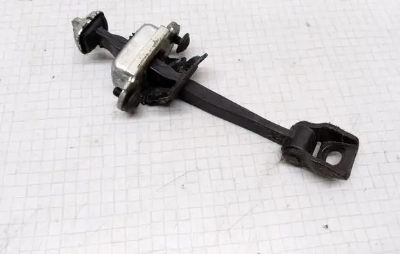 Skoda Octavia Mk2 (1Z) Front door check strap stopper