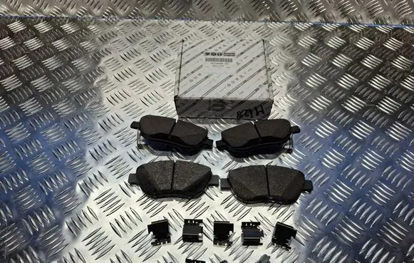 Fiat 500L Brake pads (front) 77366481