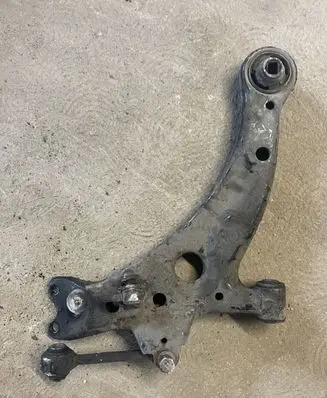 Toyota Avensis T220 Front lower control arm/wishbone