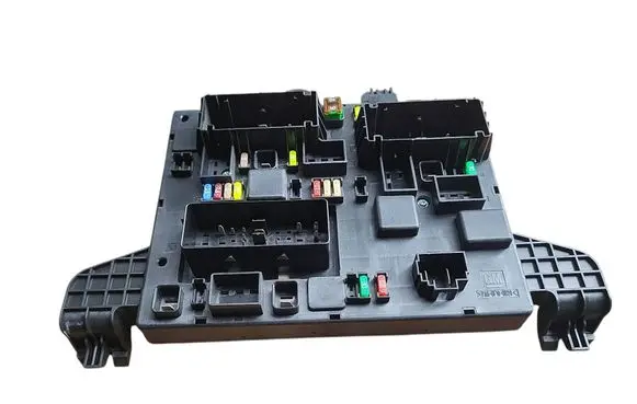 Opel Astra J Fuse module 365927271 13302301