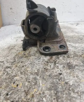 Toyota Auris 150 Engine mount bracket