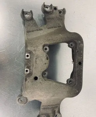 Gearbox mounting bracket