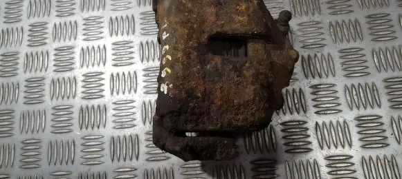 Volkswagen Jetta V Front brake caliper