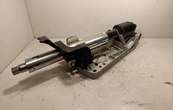 Mercedes-Benz SLK R172 Steering wheel axle A1724601016