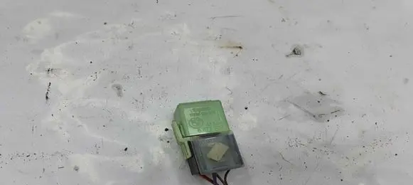 BMW 5 E39 Other relay 61368373700