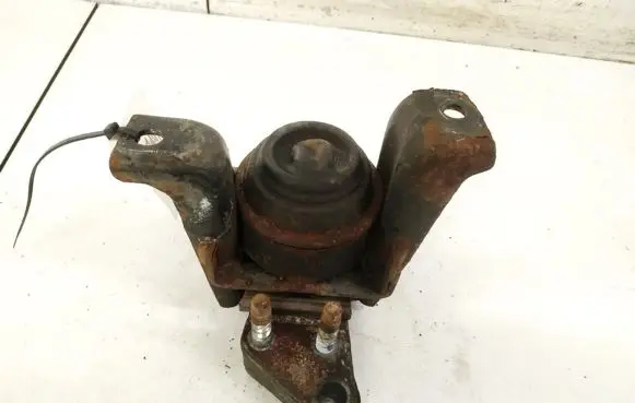Toyota Avensis T250 Engine mount bracket