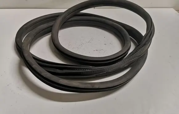 Mercedes-Benz C W205 Front door rubber seal A2056970051