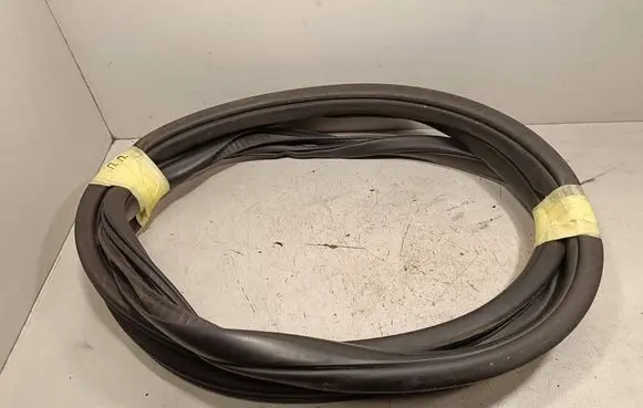 Jeep Grand Cherokee Front door rubber seal 