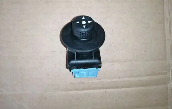 Wing mirror switch
