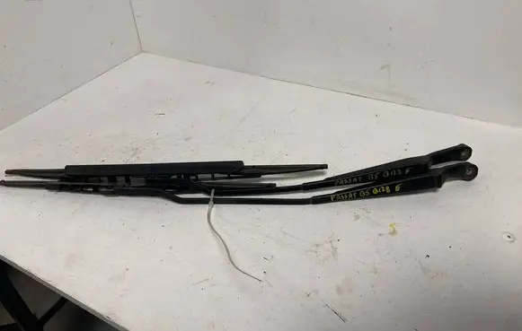 Volkswagen PASSAT B5 Front wiper blade arm 3B1955409 3B1955410