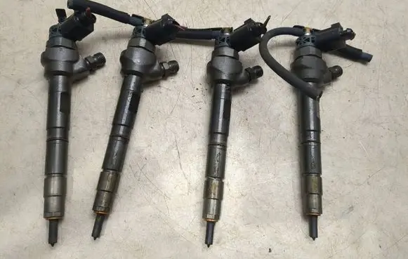 Volkswagen PASSAT B7 Fuel injectors set 0445110369 03l130277j