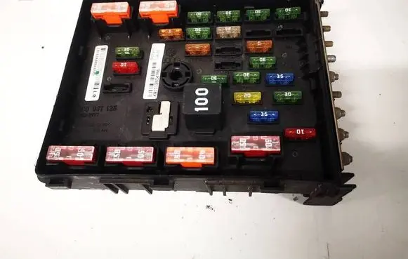 Volkswagen PASSAT B7 Fuse box set 3C0937125A 63595743