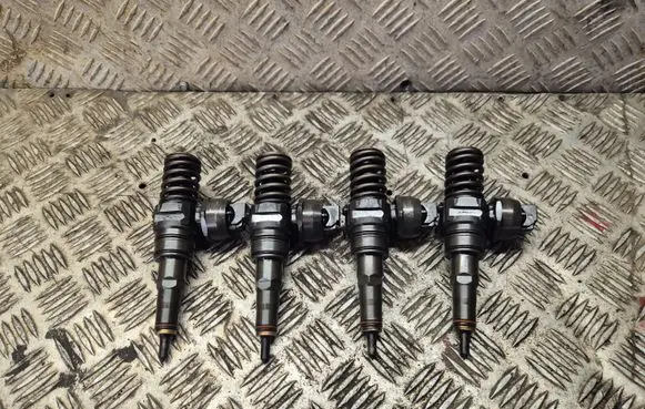 Volkswagen Caddy Fuel injectors set 038130073AP
