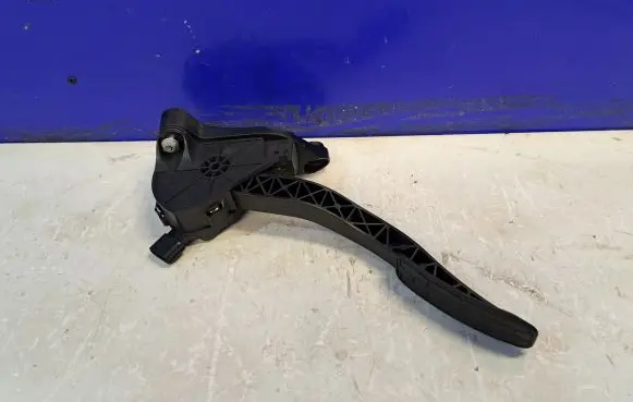 Jaguar XE Accelerator throttle pedal GX739F836AA