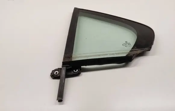 Volkswagen Jetta VI Rear vent window glass 