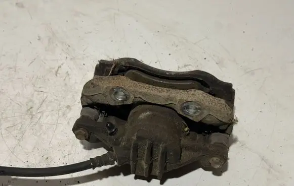 Peugeot 2008 I Front brake caliper