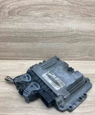 Renault Trafic II (X83) Engine control unit/module ECU 8200051608 281011529