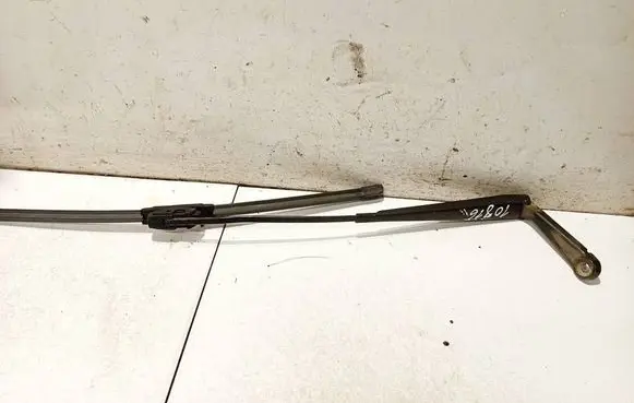 Opel Zafira A Front wiper blade arm 90582557