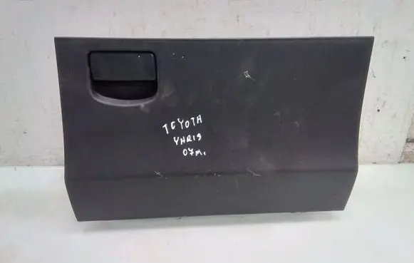Toyota Yaris Glove box