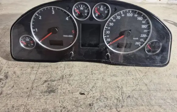Audi A6 S6 C5 4B Speedometer (instrument cluster) 4B0920933 2811011105 AUZ7Z0A1976917