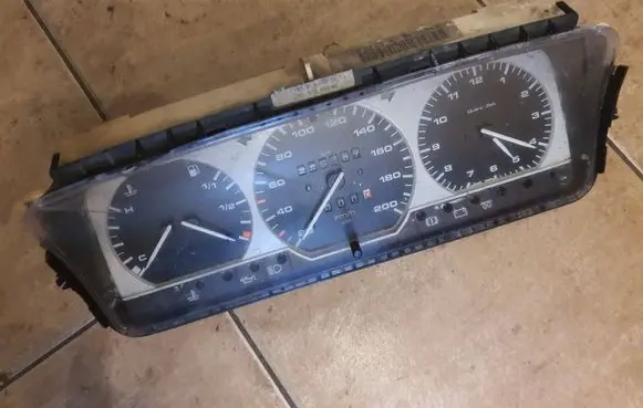 Speedometer (instrument cluster)