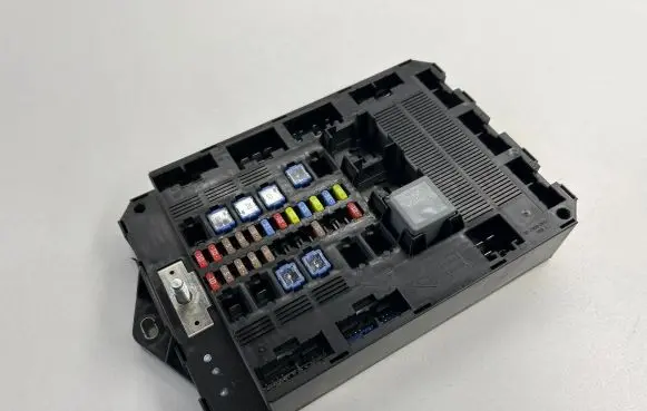 Jaguar XF X250 Fuse box set 7370030730 8X2303B476AA WK0129