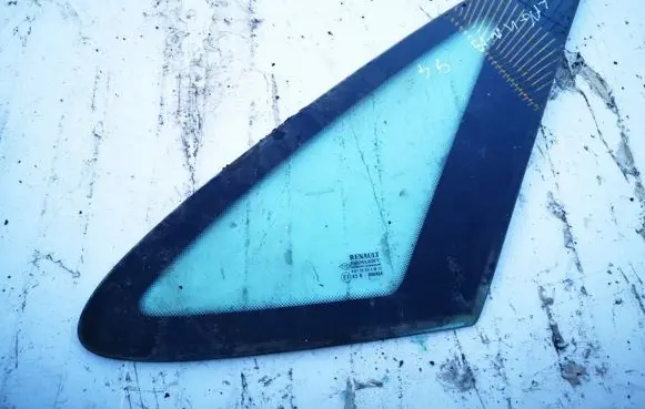 Renault Laguna I Rear side window