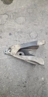 Volkswagen Transporter - Caravelle T5 Engine mounting bracket 7E0199370