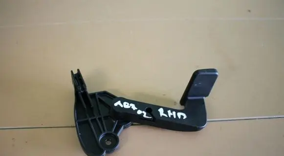Audi A4 S4 B7 8E 8H Engine bonnet (hood) release handle 8E2823533B