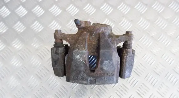 Toyota RAV 4 (XA30) Front brake caliper 4773042090