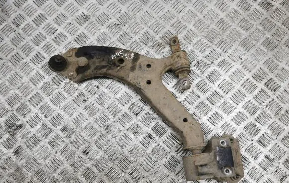 Honda CR-V Front lower control arm/wishbone