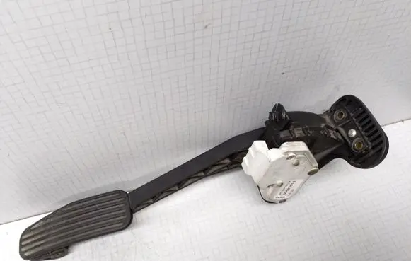 Volvo V70 Accelerator throttle pedal 30683516 6PV00853712