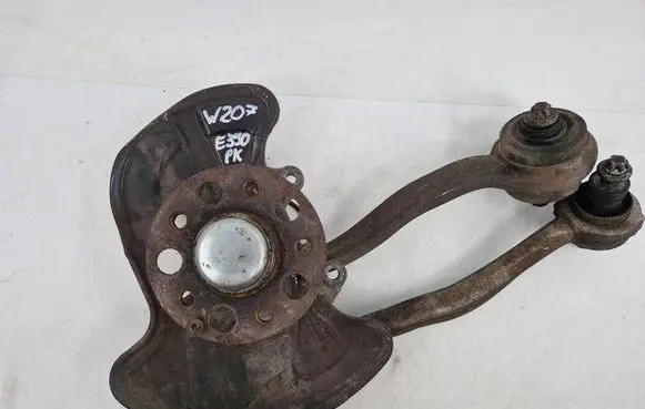 Front wheel hub spindle knuckle