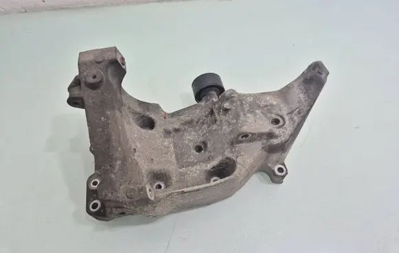 BMW X1 E84 Generator/alternator bracket 