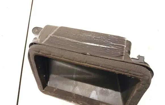 Toyota Avensis T270 Air intake duct part