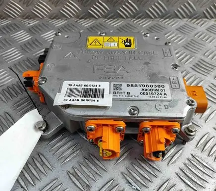 Voltage converter inverter